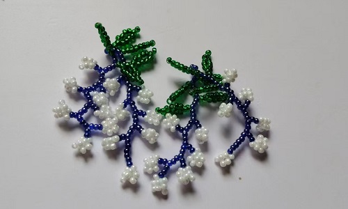 11月12日，手工活接單正規(guī)平臺(tái)，可靠的串珠、鉤織等純手工創(chuàng)業(yè)項(xiàng)目，小成本創(chuàng)業(yè)開手工加工廠、做手工傳承官，手工之家的純手工事業(yè)齊步向前，圖為串珠米珠繡純手工產(chǎn)品剪影