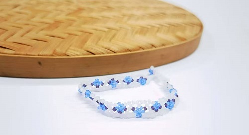 1月2日，手工活外發(fā)加工正規(guī)的廠家，微創(chuàng)業(yè)做手工傳承官，靈活自由在家手工創(chuàng)業(yè)，手工之家讓大家合作之前了解清楚，做起來更有信心，圖為串珠米珠繡純手工產(chǎn)品剪影