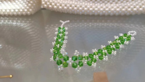 1月3日，兼職手工活可以帶回家做，小成本創(chuàng)業(yè)做手工傳承官，居家手工創(chuàng)業(yè)，手工之家的純手工給大家更多掙錢的渠道和方法，圖為串珠米珠繡純手工產(chǎn)品剪影