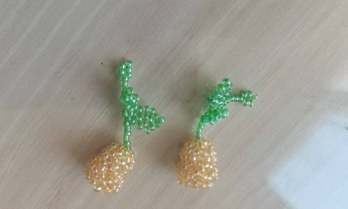 1月12日，手工兼職在家做，拿回家做的手工副業(yè)創(chuàng)業(yè)，微創(chuàng)業(yè)做手工傳承官，選擇手工之家，因?yàn)檫@里創(chuàng)新、誠信，圖為串珠米珠繡手工產(chǎn)品剪影