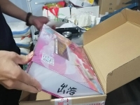 9月26日，寄到家做的手工活，代加工手工活，手工之家的合作方式滿足加工人員的需要，圖為勵志珠珠繡手工材料倉庫工作人員剪影