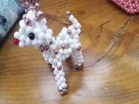 10月14日，純手工活外發(fā)加工項(xiàng)目，附近手工活拿回家做，手工之家和珠繡串珠手工優(yōu)勢(shì)明顯，圖為勵(lì)志珠珠繡串珠手工產(chǎn)品剪影