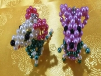 2月21日，純手工項目在家專兼職都能干，可以寄到家做的手工項目，手工之家的良好合作讓大家收入更好，圖為勵志珠珠繡串珠手工產(chǎn)品剪影