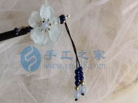 10月8日，手工活接單平臺，靈活就業(yè)的手工，開飾品加工廠，選擇手工之家的人越來越多，都做什么掙錢，圖為串珠米珠繡手工產(chǎn)品剪影