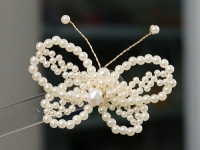 12月6日，在家兼職手工活，靈活就業(yè)創(chuàng)業(yè)手工副業(yè)，開飾品加工廠，與手工之家合作，安心在家通過純手工掙錢，圖為串珠米珠繡手工產(chǎn)品剪影