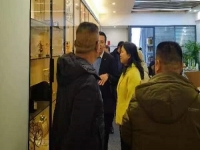 純手工助力靈活就業(yè)，閑散勞動(dòng)力居家手工增收——記河南三門峽市社區(qū)領(lǐng)導(dǎo)來(lái)手工之家考察合作