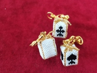 4月29日，可在家做的兼職手工活，想接正規(guī)廠家手工項(xiàng)目,開(kāi)飾品加工廠，在手工之家，多總結(jié)、認(rèn)真做、多掙錢(qián)，圖為飾品類(lèi)串珠純手工產(chǎn)品剪影