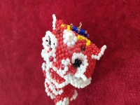 7月25日，在家可以做的工作，拿回家做的手工項目，做手工傳承官，與手工之家合作，因為看好這里、相信這里，圖為串珠米珠繡純手工產(chǎn)品剪影
