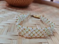 外發(fā)手工領(lǐng)回家做，產(chǎn)品種類多，發(fā)展好，支持大家通過純手工掙錢增收