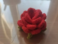 4月12日，手工外發(fā)加工可靠嗎？居家小成本創(chuàng)業(yè)開(kāi)手工加工廠，微創(chuàng)業(yè)做家庭手工工作室，手工之家的純手工，城市農(nóng)村都能做，圖為鉤織純手工產(chǎn)品剪影