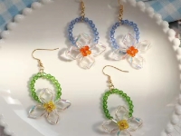 8月16日，可在家做的兼職手工，想接正規(guī)廠家的手工，創(chuàng)業(yè)做手工工作室，放心在家做手工副業(yè)創(chuàng)業(yè)，手工之家內(nèi)外兼修、努力做好大家的依靠，圖為串珠米珠繡純手工產(chǎn)品剪影