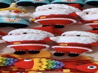 1月13日，外發(fā)加工接單平臺，正規(guī)手工小本創(chuàng)業(yè)，開手工加工廠，做手工工作室，手工之家有歷史、有實力，圖為鉤織純手工產(chǎn)品剪影