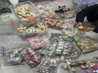 12月11日，在家做兼職的正規(guī)平臺，小本創(chuàng)業(yè)開手工工作室，居家手工創(chuàng)業(yè)，與手工之家合作，服務讓大家放心掙錢，圖為倉庫對工作室寄來的的鉤織純手工產品清點整理剪影