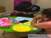 手工活之家工作人員為大家?guī)?lái)作品展示，海綿寶寶紙抽盒來(lái)襲：