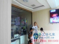 全國哪里有沒有外發(fā)手工兼職的，活手工活之家代理商正在認(rèn)真做手工活：