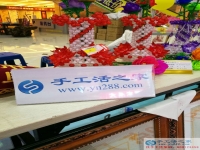 錢(qián)不好掙生活壓力大，廣西桂林鄧女士在家做手工活補(bǔ)貼家用