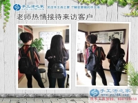 內(nèi)蒙古赤峰馬女士把交保險(xiǎn)錢用來預(yù)約手工活村代理，花錢不如賺錢好