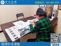 “手工活手工活，這里有你想要的正規(guī)手工活！”河南焦作趙大姐宣傳說