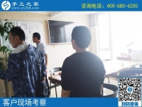 5月27日，快月底了，越來越多的人選擇這個(gè)可以帶回家做的手工活。手工之家接待考察加工客戶剪影