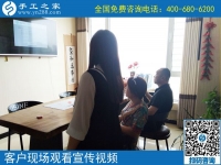 6月14日，拿回家做的手工活，大家都喜歡、都想做。手工之家接待考察加工客戶剪影