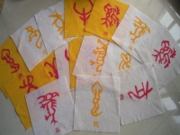暑假里自由安排時(shí)間的掙錢(qián)方法，廣東信宜張女士選擇珠繡可以在家做的手工活