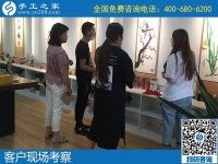 6月2日，在家做手工活掙錢(qián)、穩(wěn)定的手工活代理加工項(xiàng)目，大家都選擇加工費(fèi)有保障的勵(lì)志珠珠繡，手工之家接待考察加工客戶剪影
