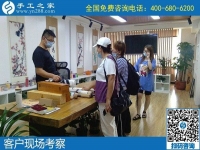 酷暑伏天，來手工之家考察合作的客戶依舊很多