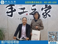 10月15日，在家做手工活加工，把手工活拿回家做是居家掙錢的好方法，手工之家接待考察加工客戶剪影