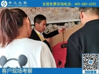 11月14日，純手工活外發(fā)加工，想在家做手工活掙錢的人選擇了珠繡，手工之家接待考察加工客戶剪影