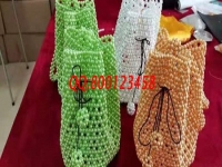 2月4日，把手工活拿回家做，服務(wù)完善的手工之家是大家的選擇，珠繡純手工珠包實(shí)拍