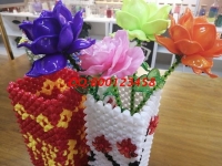 4月21日，可以寄到家做的手工活，加工手工活掙錢，要有收益，產(chǎn)品質(zhì)量很重要，手工之家這樣來保證，圖為勵志珠珠繡串珠手工產(chǎn)品實拍