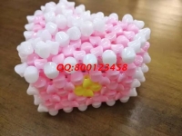 1月4日，想接正規(guī)廠家的手工活，做手工之家的珠繡串珠外發(fā)手工活，要對(duì)這里的產(chǎn)品了解，圖為勵(lì)志珠珠繡串珠產(chǎn)品實(shí)拍