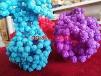 5月3日，拿回家做的手工活要找長期穩(wěn)定的，一直供料的手工活加工項(xiàng)目非遺手工珠繡是大家共同的選擇，圖為勵(lì)志珠珠繡串珠純手工成品實(shí)拍