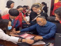 做這里的手工活外發(fā)加工錢(qián)賺得快，生活有保障