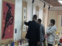 3月23日，想接正規(guī)廠家的手工活，純手工活外發(fā)加工項(xiàng)目，十多年的手工之家有非遺傳統(tǒng)手工珠繡，圖為手工之家接待考察合作加工客戶剪影