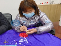 在家串串珠子就能賺錢，這個手工活串珠加工項(xiàng)目很靠譜
